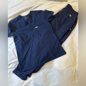 Size medium figs. Pants are a med tall.